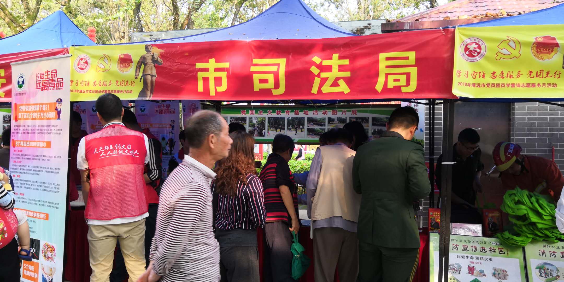 3月5日，市司法局、市委普法辦在清城區(qū)鳳城街道鳳桂園社區(qū)開展掃黑除惡、禁毒、禁賭法治宣傳活動5.jpg